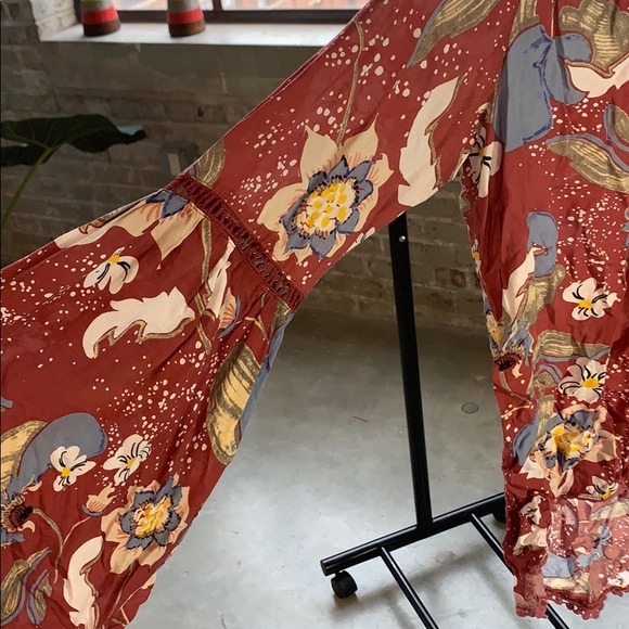 Top - Picture 2 of 3